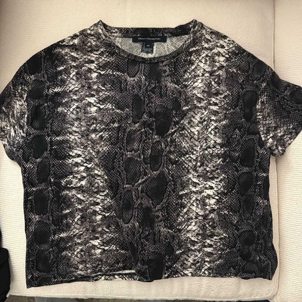 Snake skin pattern t-shirt - size XS